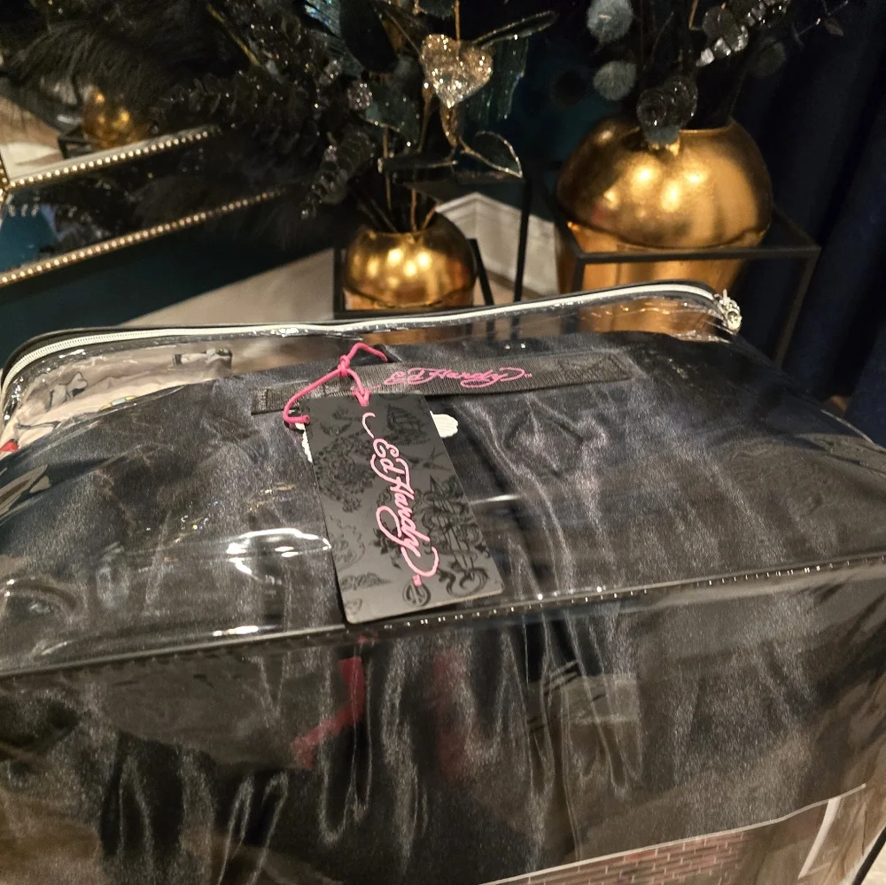 Ex Hardy Queen 8piece complete Bedding setBrand new